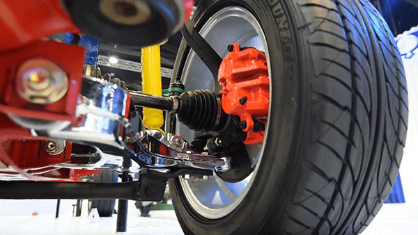 وقتی فرمان ماشین میلرزد، مقصر جلوبندی است یا لاستیکها؟