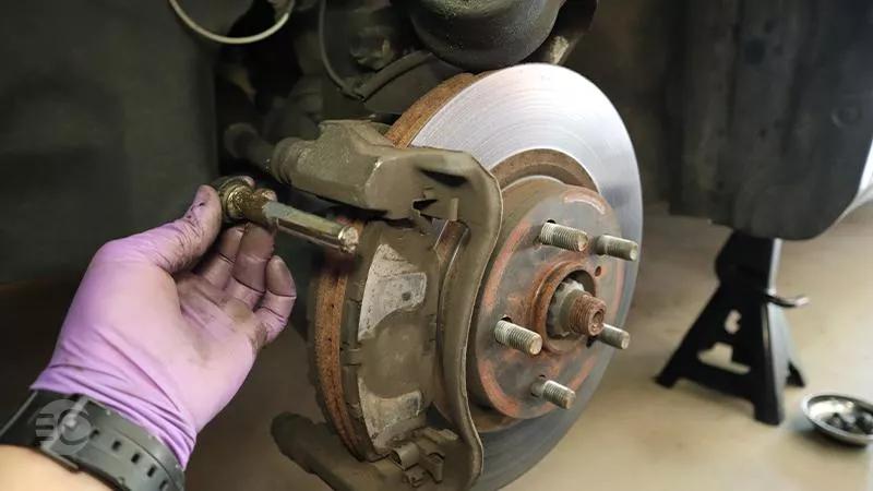 اگر ماشین به یک سمت میکشد، این مطلب رو حتما بخون!